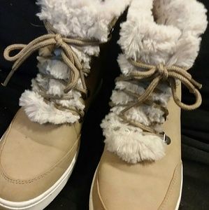 Fuzzy wedge shoes